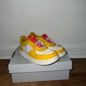 Force 1 toggle SE Nikes